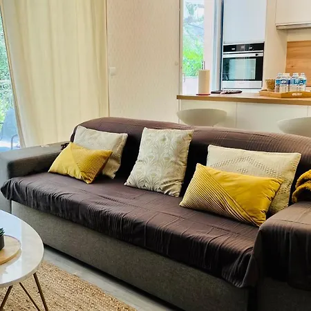 Ondine: Hillside With Pool And Parking In Nice