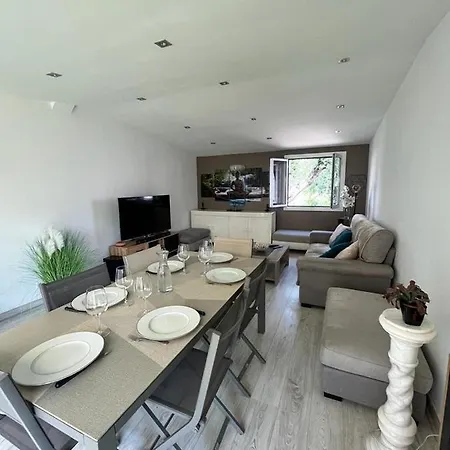Semesterbostad Romantic In The South Of France With A Private Garden , Pool And A Terrace Nice