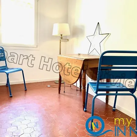 Riviera: Spacious 3-bedroom With Sea View In Old Town Apartment Nice