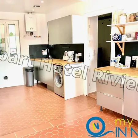 Apartment Riviera: Spacious 3-bedroom With Sea View In Old Town *