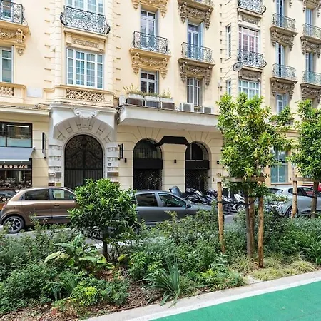 Large Haussmanian In The Heart Of Apartment *