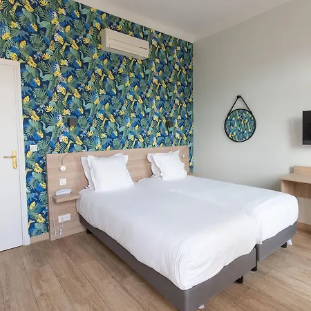 Aria Hotel 3*