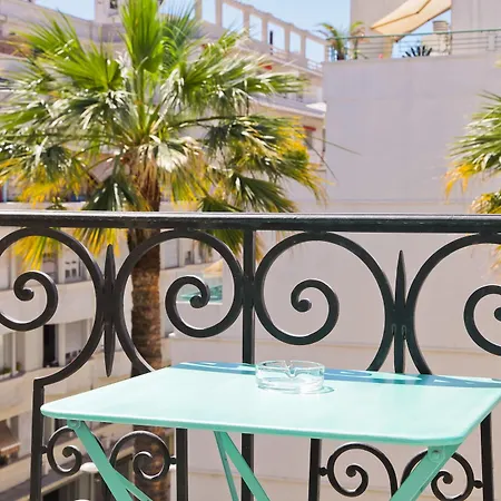 La Promenade Hotel 4*