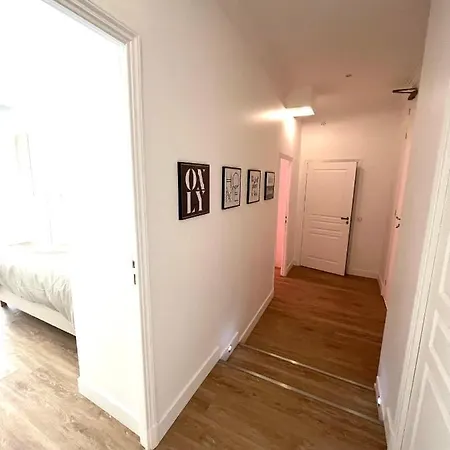 Apartment Large Haussmanian In The Heart Of Nice