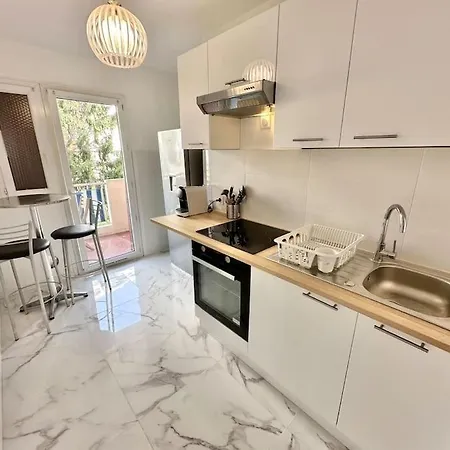 Superbe Neuf - A 5 Min A Pied Apartment *