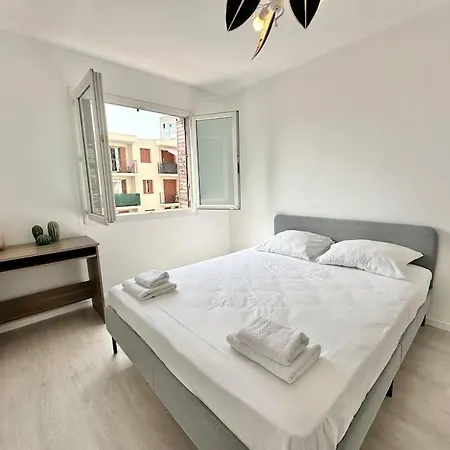 Superbe Neuf - A 5 Min A Pied Apartment *