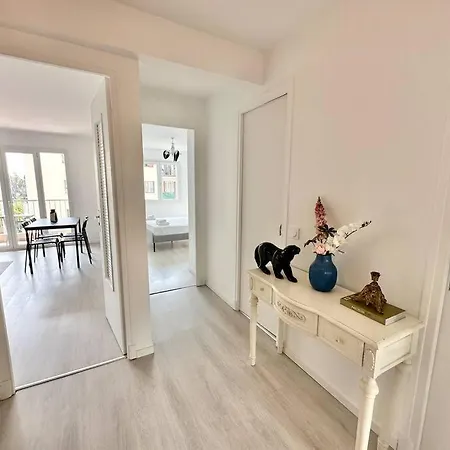 Superbe Neuf - A 5 Min A Pied Apartment *