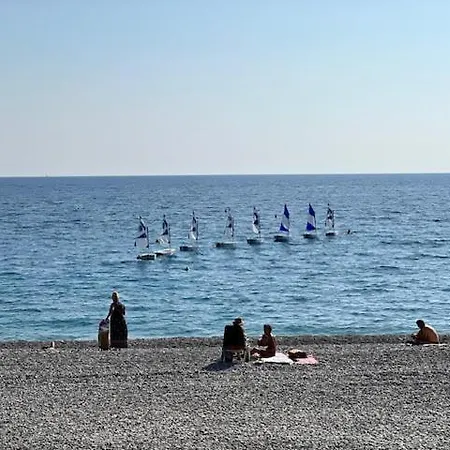 Jardin Sur La Promenade Des Apartment