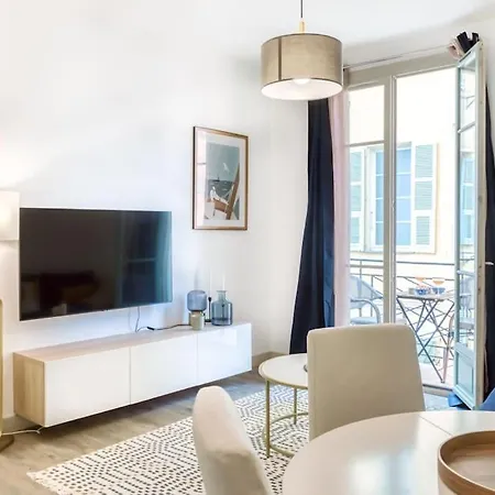 #44 1 Bdr Flat Cap Ac Balcony 5mins Walk To Apartment *