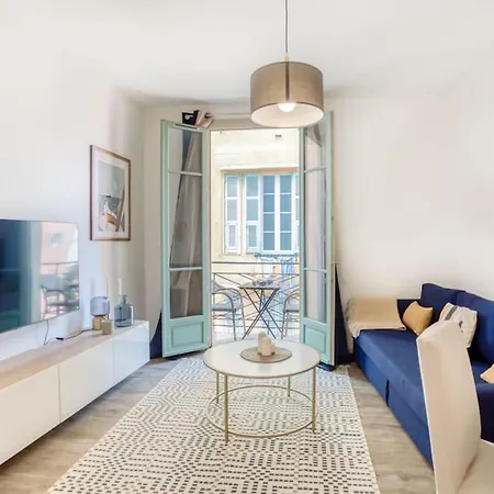 Apartment #44 1 Bdr Flat Cap Ac Balcony 5mins Walk To