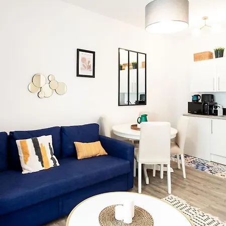 Apartment #44 1 Bdr Flat Cap Ac Balcony 5mins Walk To *