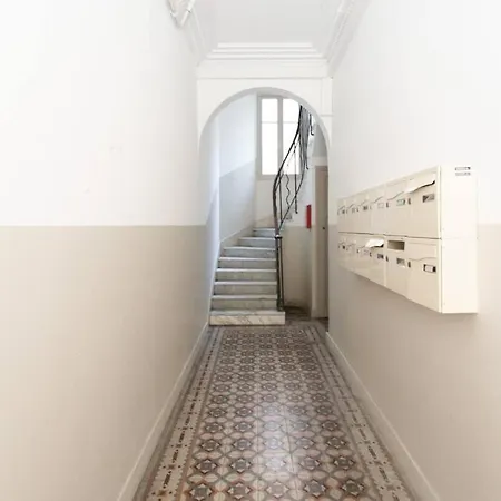 Apartment #44 1 Bdr Flat Cap Ac Balcony 5mins Walk To *