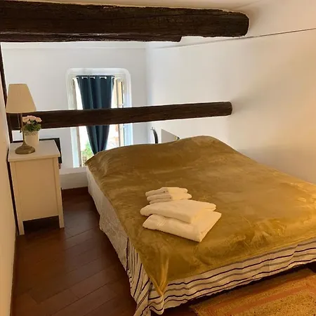 33 On The Old Historic Senate Square Appartement