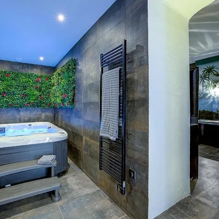 Bed & Breakfast Jacuzzi, 3 Min, *