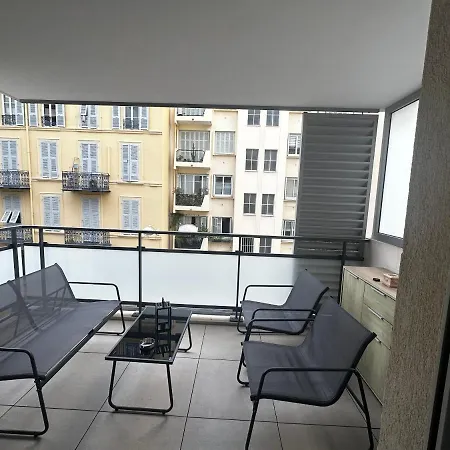 Superbe Terrasse 2p A 5 Min A Pied Du Vieux Nice, Du Port Et Du Tram *