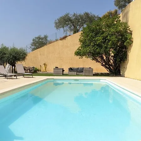 3 Pieces Dans Avec Piscine Nice