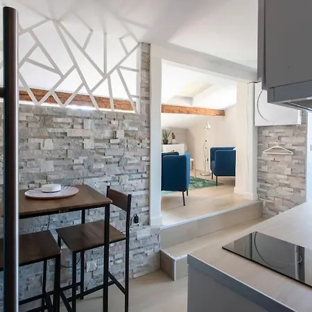Apartment #49 Perfect Location Saleya Old Town 2mins To Sea Ac *