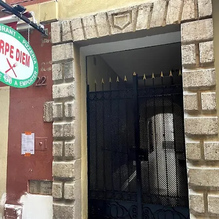 Cosy, Modern, Fully Equipped, Air Conditioning, Historical, Old Town, 1minute Walk From - 