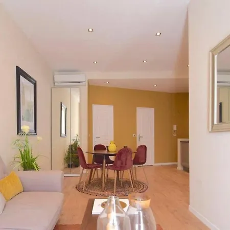 Stylish One Bedroom In Port Apartment *