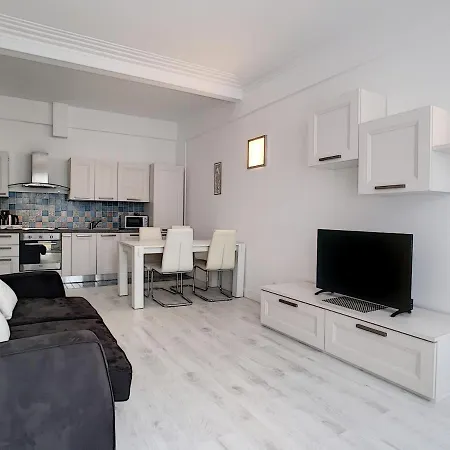 Apartment Nestor&jeeves - Royal - Central, Close Sea