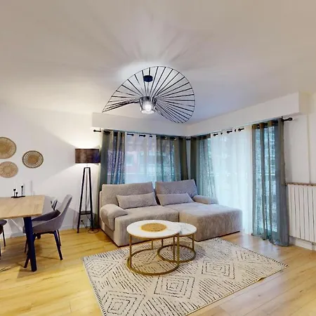 Cosy, 1 Bedroom Near Port Apartment *