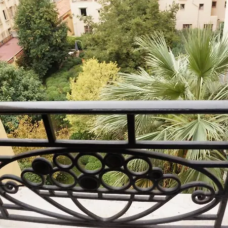 Apartment Charming Overlooking A Beautiful Garden