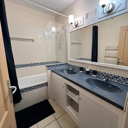 Apartament En Bord De Avec Piscine - Jusqu'a 6 Personnes