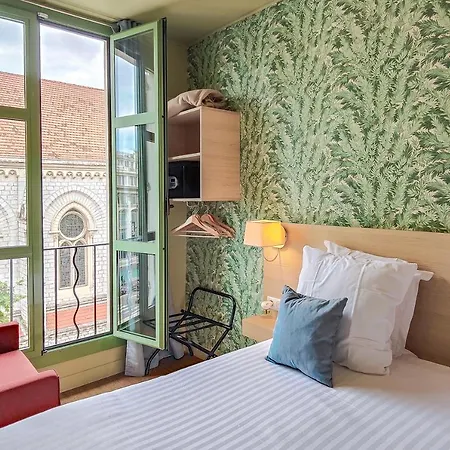 Du Centre, Un Ammi Hotel