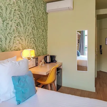 Du Centre, Un Ammi Hotel 2*