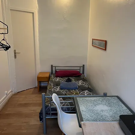 Hostal Lyonnais *