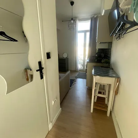 Cosy En Face De La Gare Apartment *