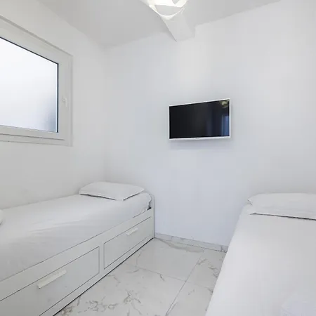 Sea View - 2 Bdr Promenade Des Apartment