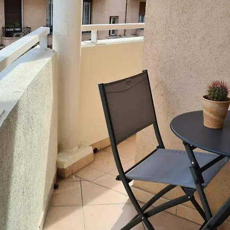 Appartement T2 Moderne Proche Du Port - Clim *