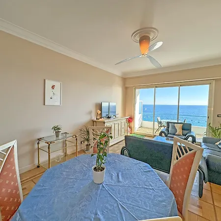 Cosy Sea Front France Apartment *