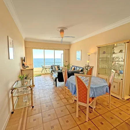 Cosy Sea Front France Apartment *