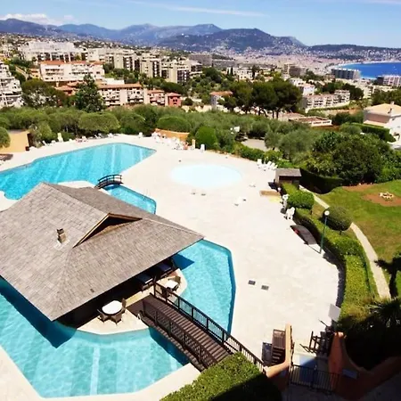 Terrasse , , La Piscine Appartement