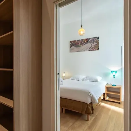 Apartment #22 Emma 2bdr Balcony Center Town 2mins Tramway