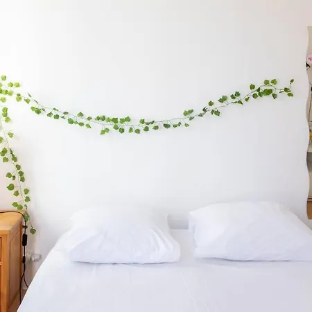 #22 Emma 2bdr Balcony Center Town 2mins Tramway Apartment