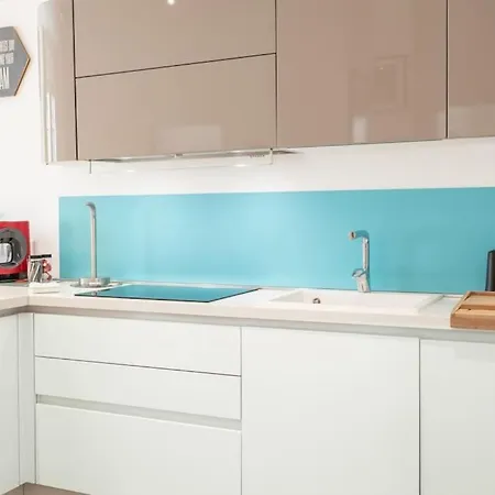 Apartment #22 Emma 2bdr Balcony Center Town 2mins Tramway *