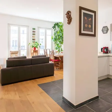 #22 Emma 2bdr Balcony Center Town 2mins Tramway Apartment