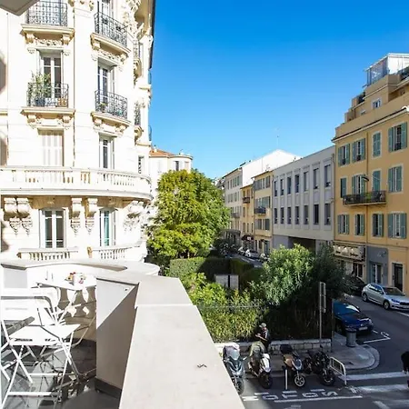 #22 Emma 2bdr Balcony Center Town 2mins Tramway Apartment *