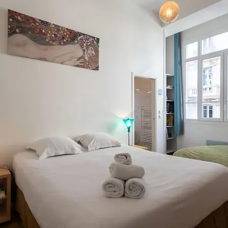 #22 Emma 2bdr Balcony Center Town 2mins Tramway * Nice