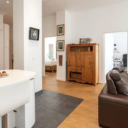 Apartment #22 Emma 2bdr Balcony Center Town 2mins Tramway
