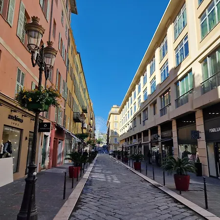 Alex Mari Apartman *