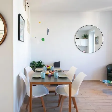 #21 2 Bdr Balconies 10 Mins Walk To Sea 5mins To Tram *