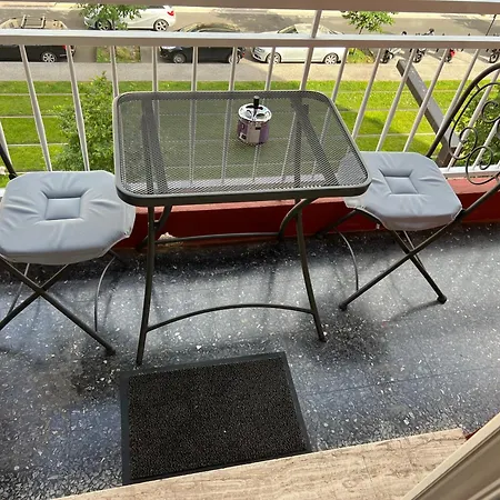 Gorgeous 2 Bedrooms Apartment *