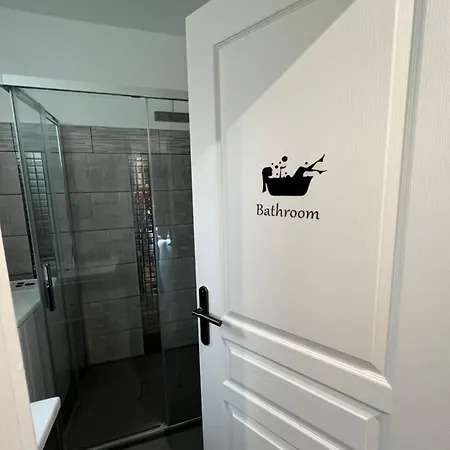 Apartment Gorgeous 2 Bedrooms Nice