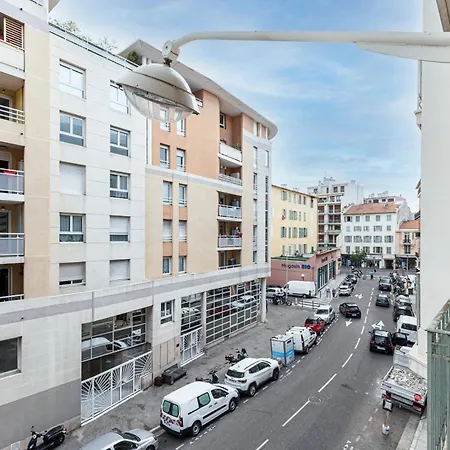 Cosy 1 Bdr Near Garibaldi Square *