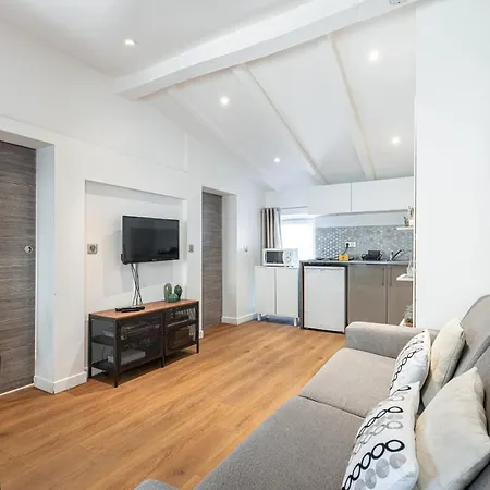 Ultra 2 Bdr - Rue De France *