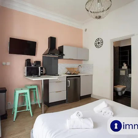 Charming Air-conditioned With Balcony